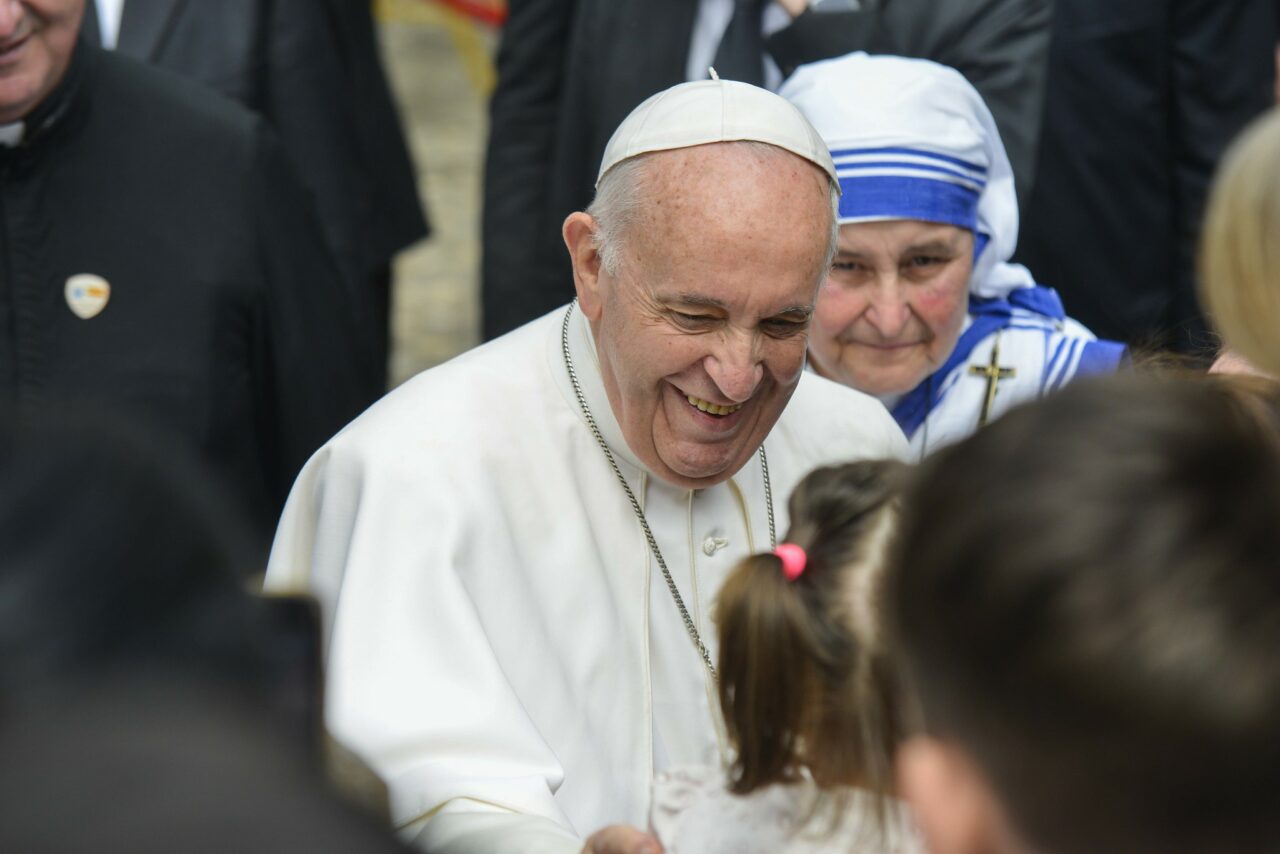 Украина го повика на разговор вториот човек на Ватикан поради изјавата на папата
