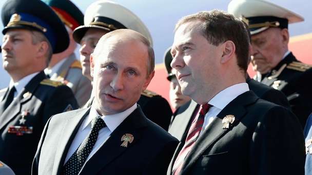 Медведев за испраќањето француска војска во Украина: Ќе бидете уништени