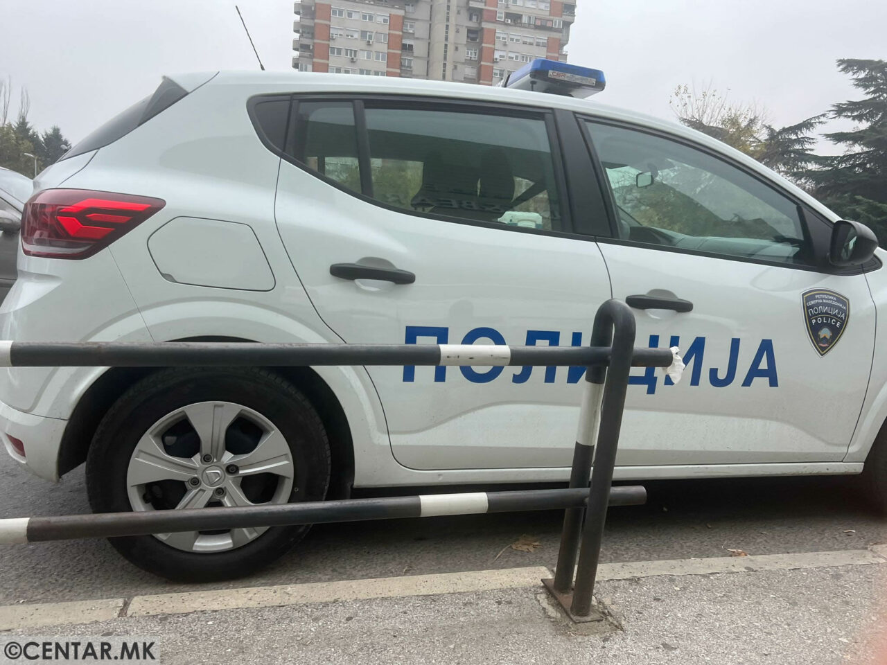 Тешка сообраќајка на Партизанска: Се “искршија” голф и нисан кашкај – има повредени