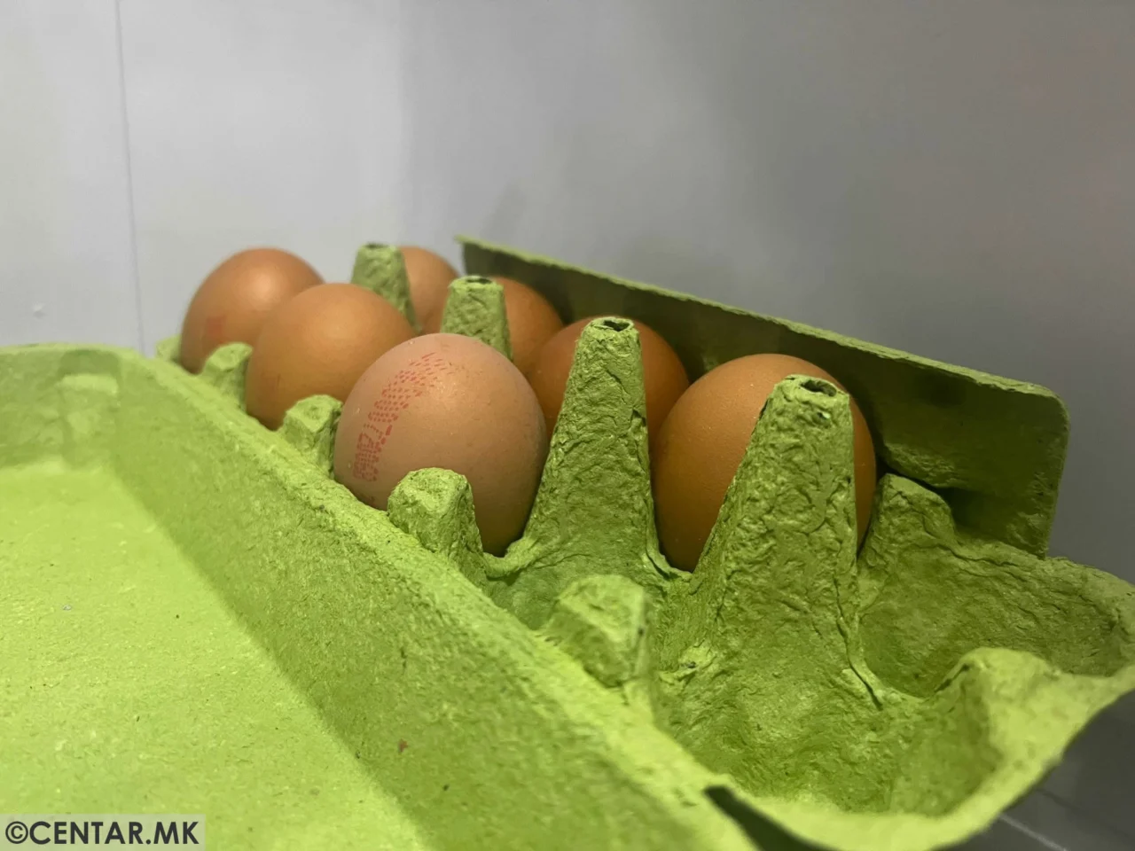 Познат готвач откри зошто јајцата не треба да се чуваат во фрижидер