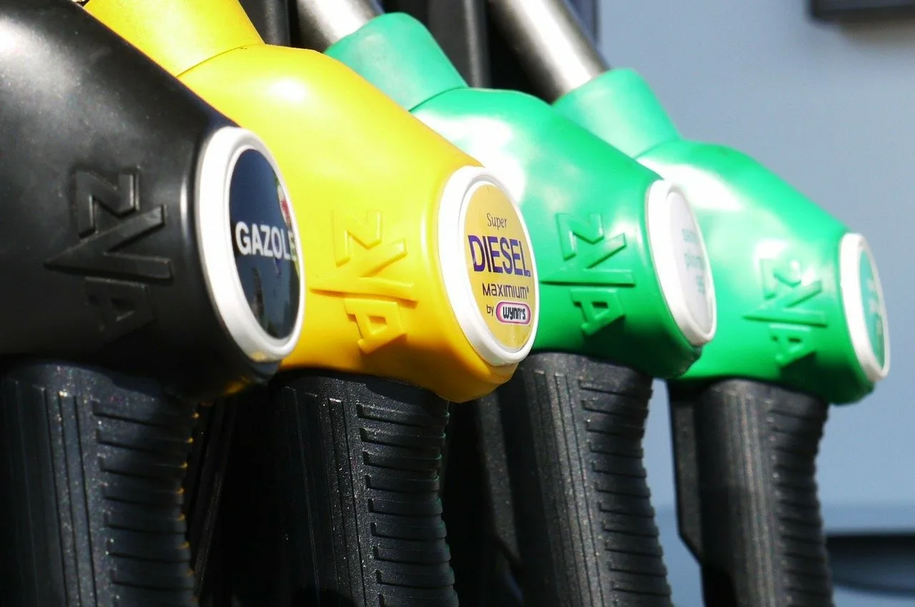 РКЕ одлучи: Бензините поскапуваат, дизелот поевтинува