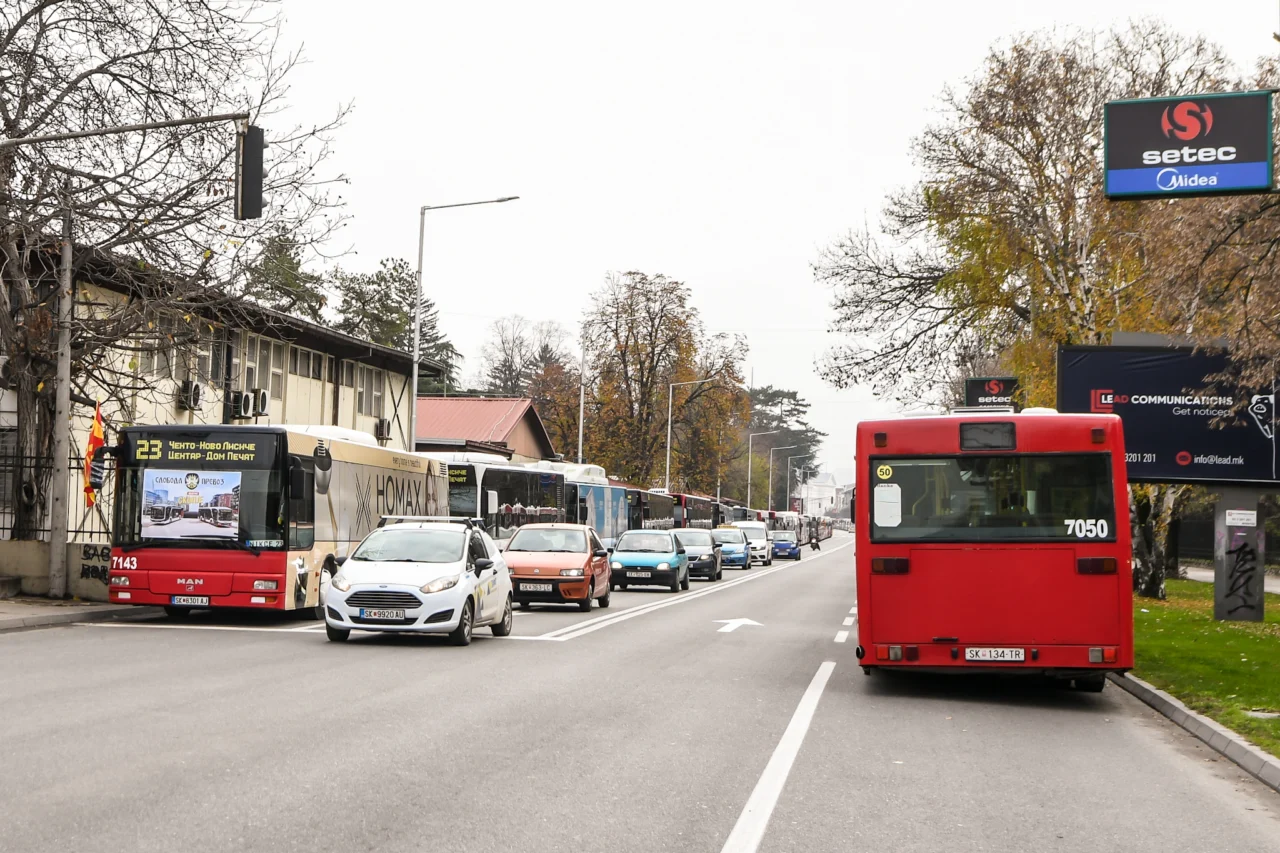 Не се приватниците, скопјани се колатерална штета од хаосот во превозот