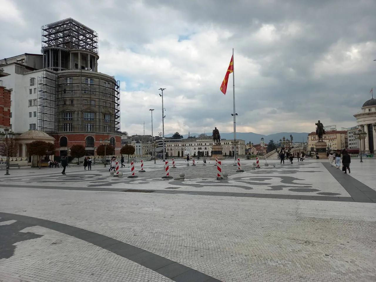 Град Скопје со демант за лажната вест за пропаѓање на камион на плоштадот