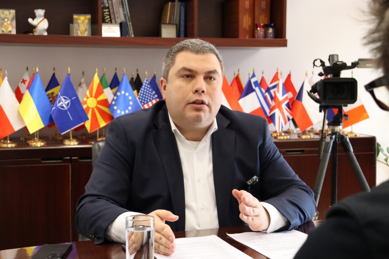 Маричиќ: ВМРО-ДПМНЕ и ДУИ креваат националистичка реторика, тоа може да доведе до тешки состојби после изборите