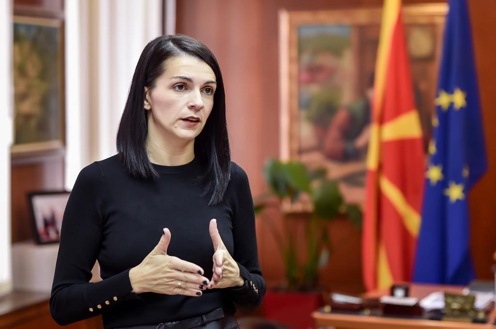 Костадиновска Стојчевска: Изречена е мерка наредба од страна на инспекцијата, спомен плочата во Охрид ќе биде вратена во првобитната состојба
