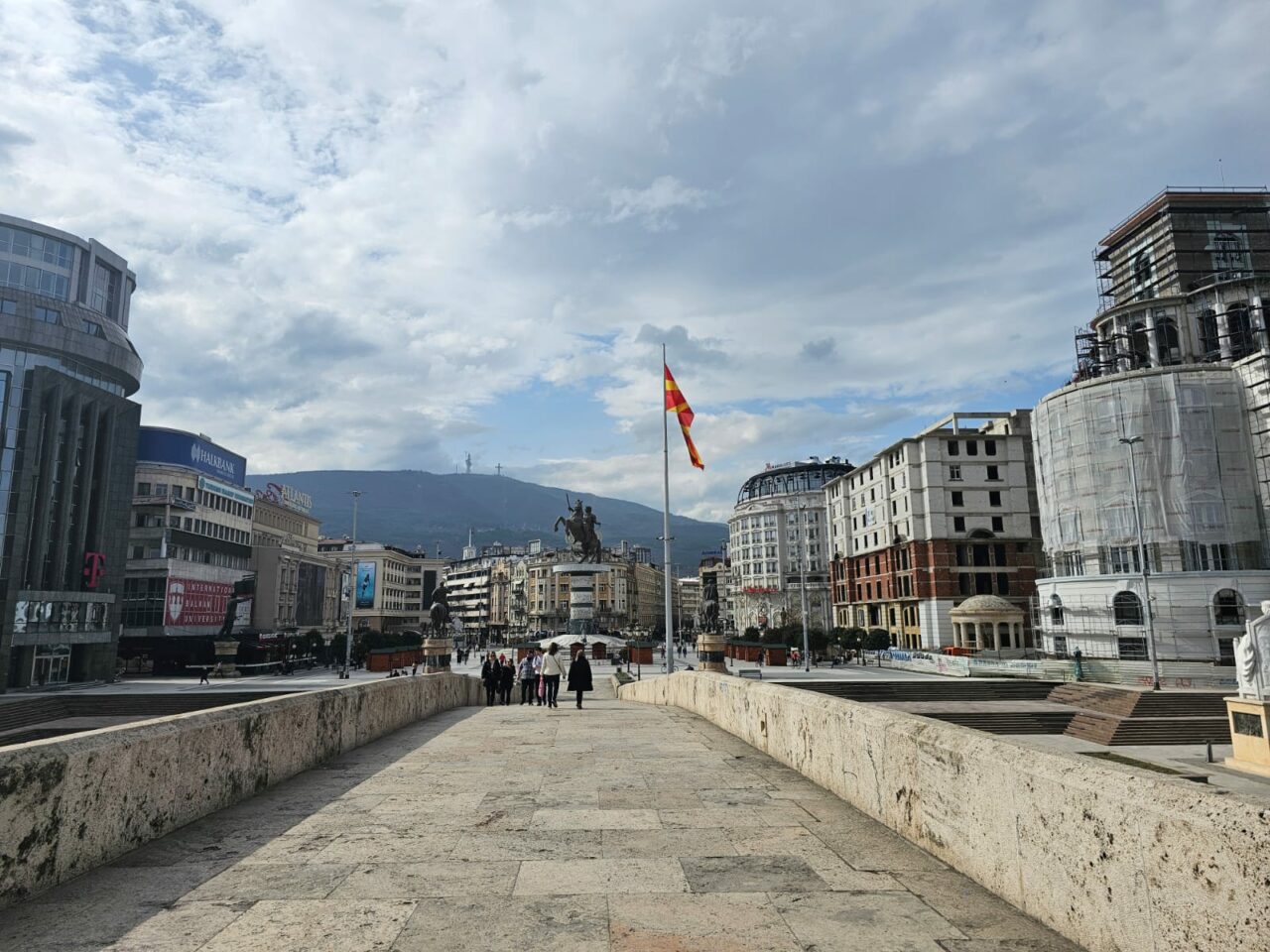 Кочишки: Пишувам за тоа како се живее во Скопје, градот каде речиси ништо веќе не се прави од љубов