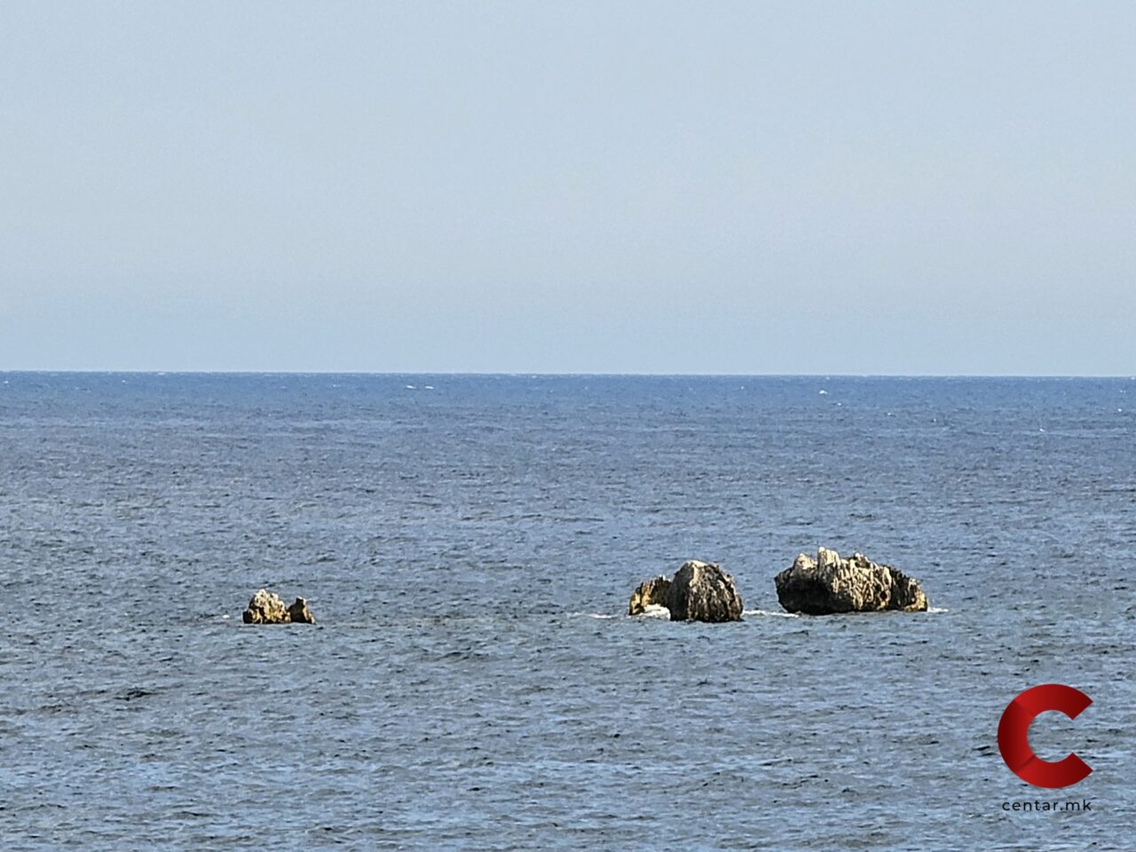 Планирал да весла од САД до Австралија: мораше да биде спасен од воен брод во близина на неговата цел