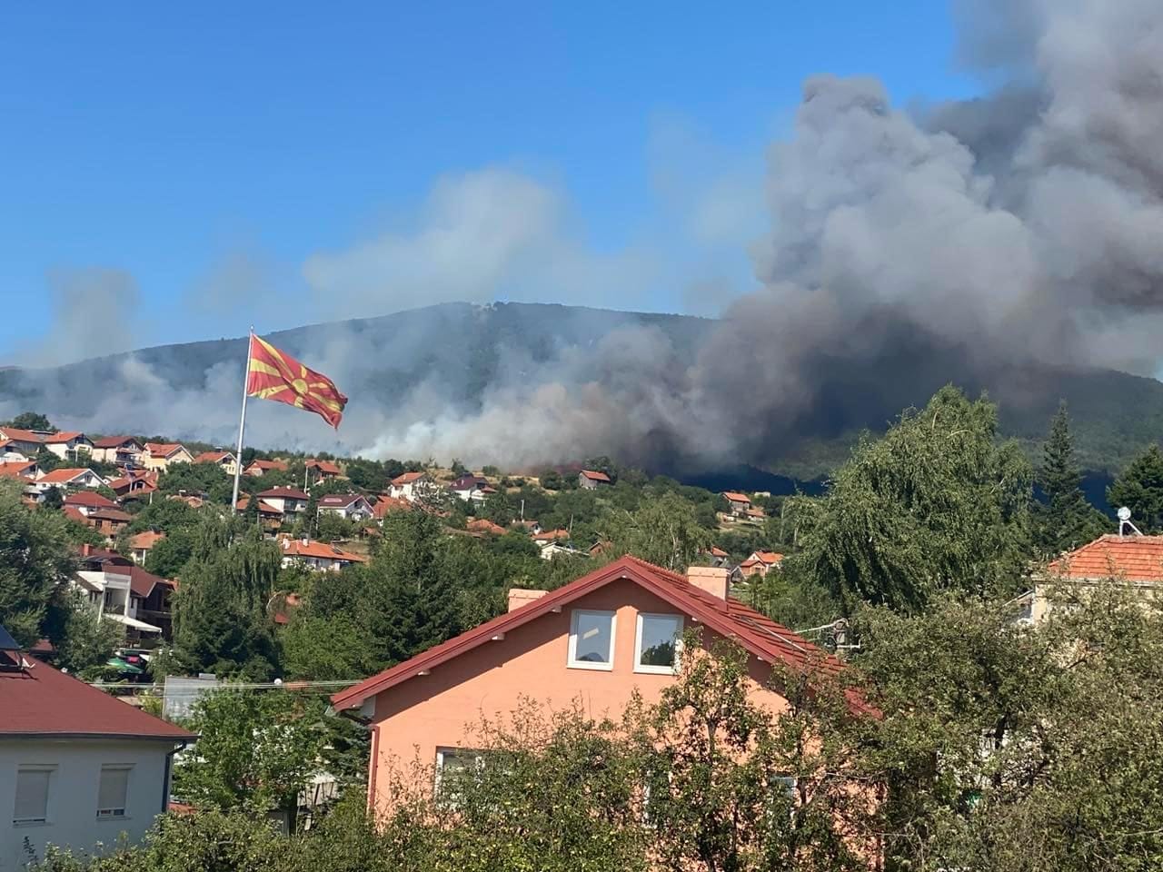 Македонија во пламен и чад, бијат и камбаните (ВИДЕО)