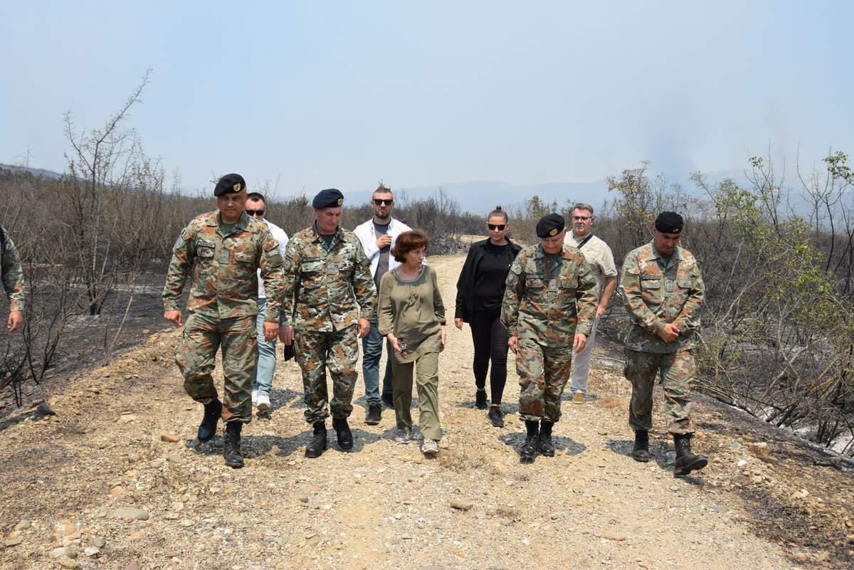 Претседателката Сиљановска Давкова донесе одлука за ангажирање на Армијата во справувањето со кризната состојба поради пожарите