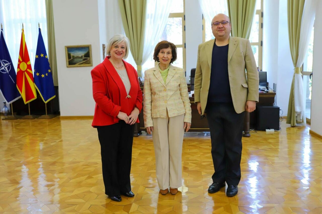 Средба на претседателката Сиљановска-Давкова со претставници на Државен Архив