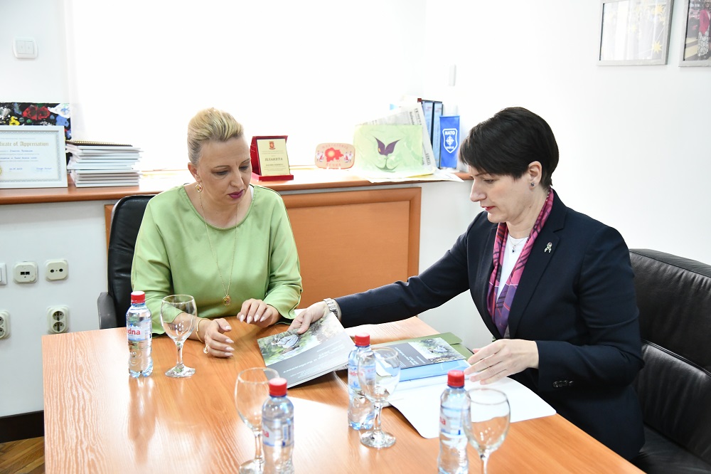 Заложби на Комисијата за еднакви можности на жените и мажите во унапредување на жените во одбраната