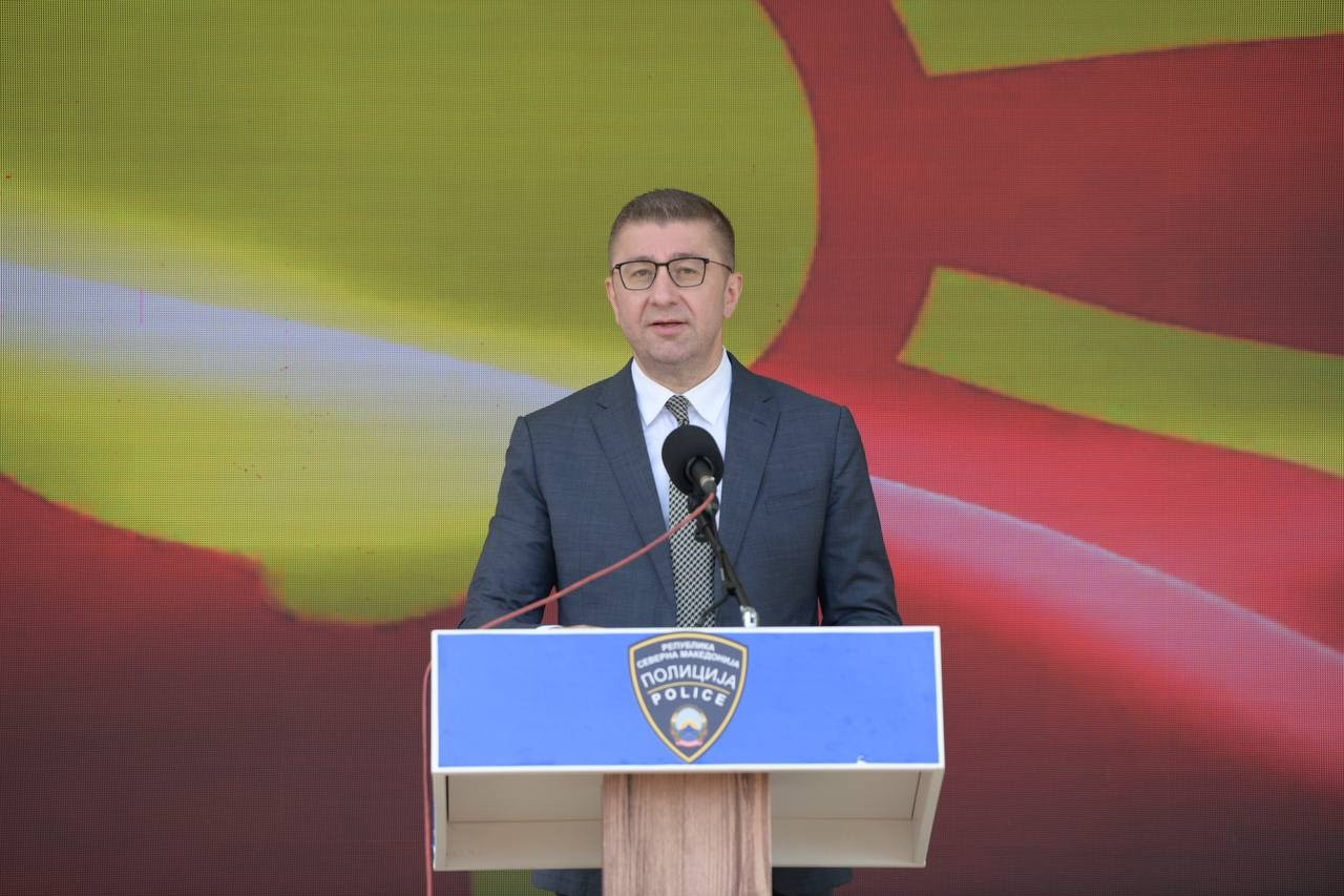 Мицкоски со порака до полициските службеници: Вашата мисија е света – да го чувате поредокот, но и да ја вратите доверба кај народот, продолжуваме да инвестираме во безбедноста