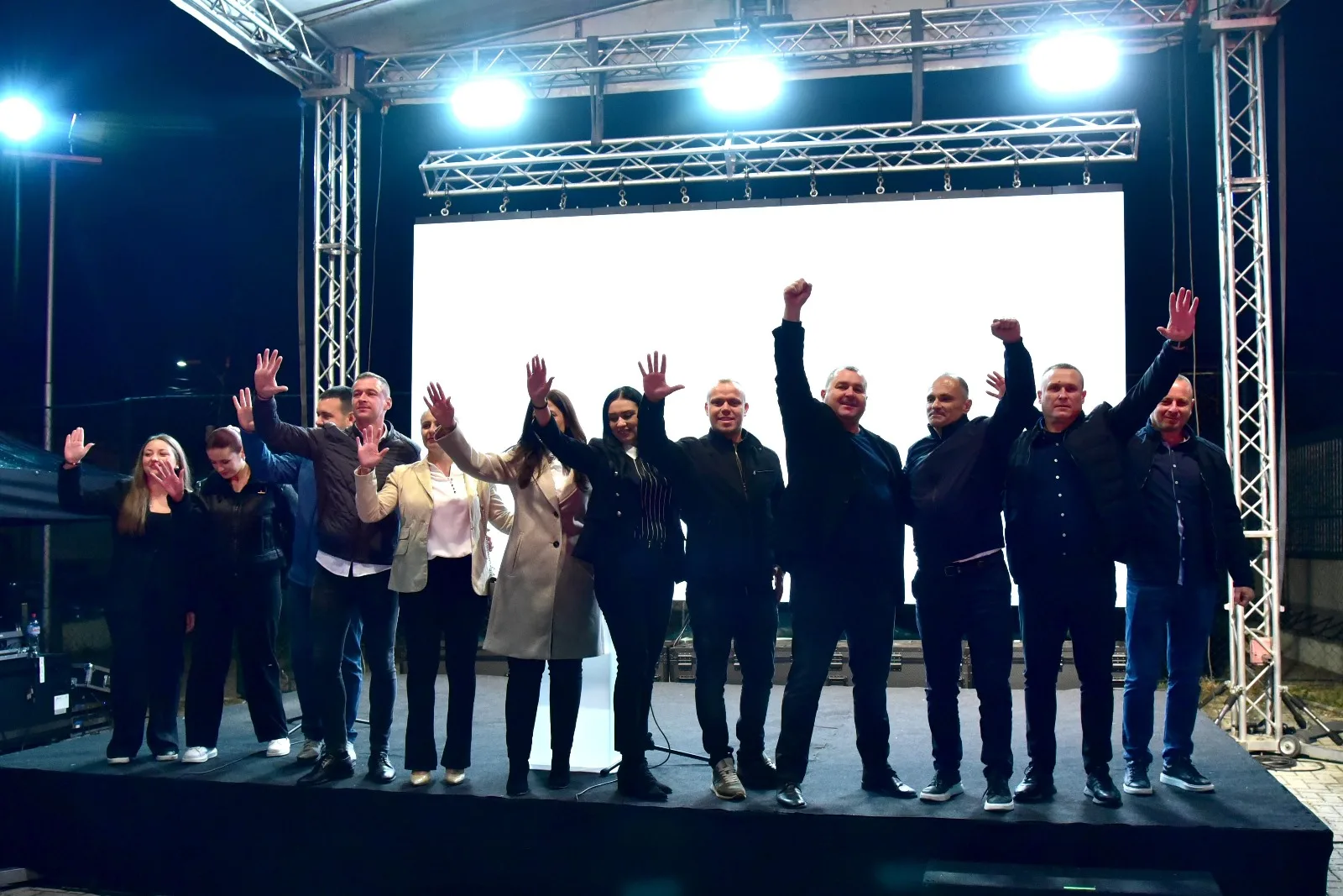 Филипче: Направеното на Комненовиќ во Чучер Сандево е пример за резултати со успешна работа